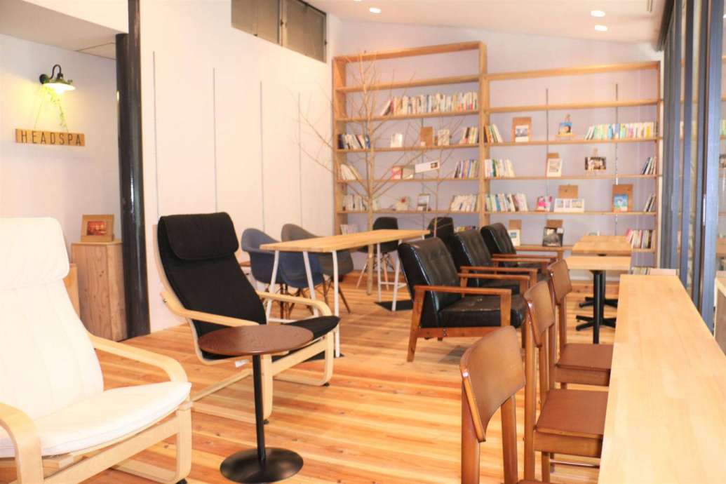 【CAFE木と本】自習室のようなカフェ