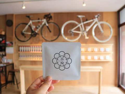 【茶輪】うれしの茶を持って自転車旅